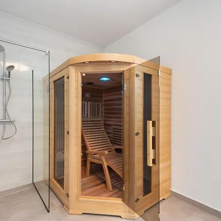 Dom wakacyjny Exotic In With Sauna *
